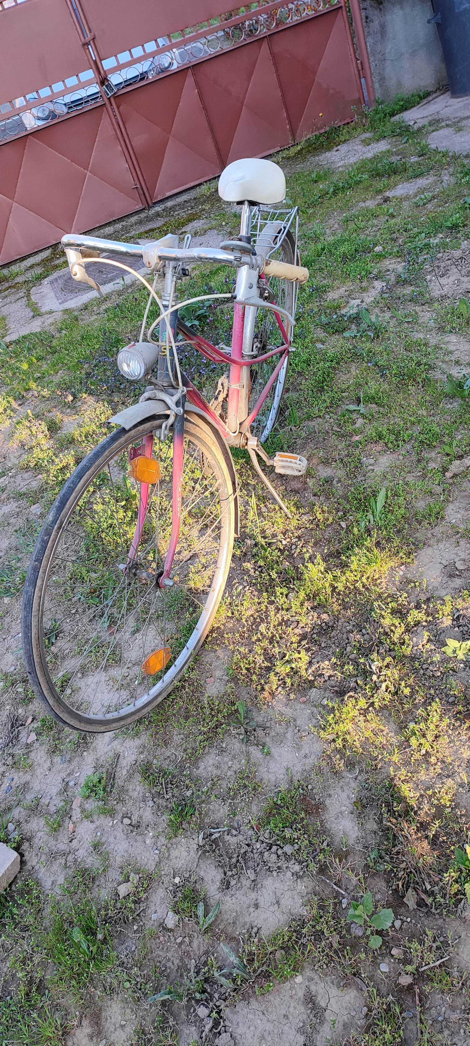 Vand bicicleta dama in stare buna