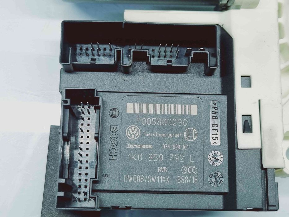 Motoras geam dreapta fata Volkswagen Passat B6 Variant (3C5) [Fabr 200