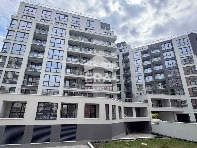 Тристаен апартамент ново строителство зад The Mall, кв. Полигона