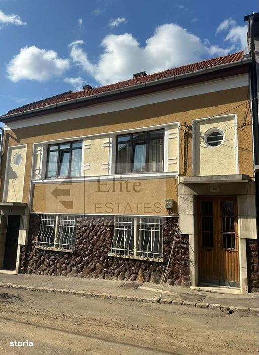 Apartament de Vanzare la Parterul unei case colective