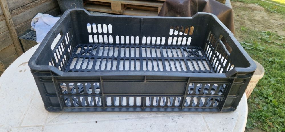 Navete plastic pentru marfa