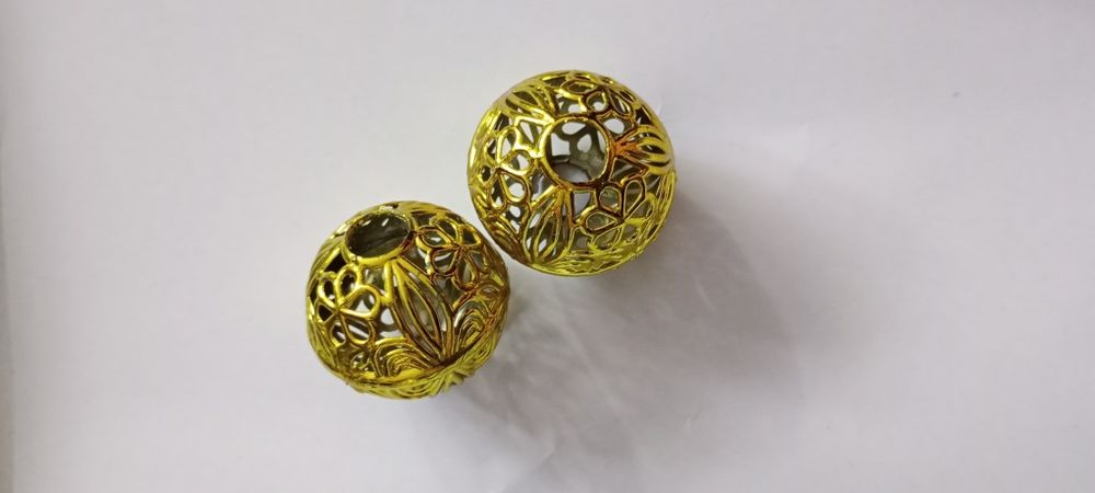 Instalație glob dantelat.