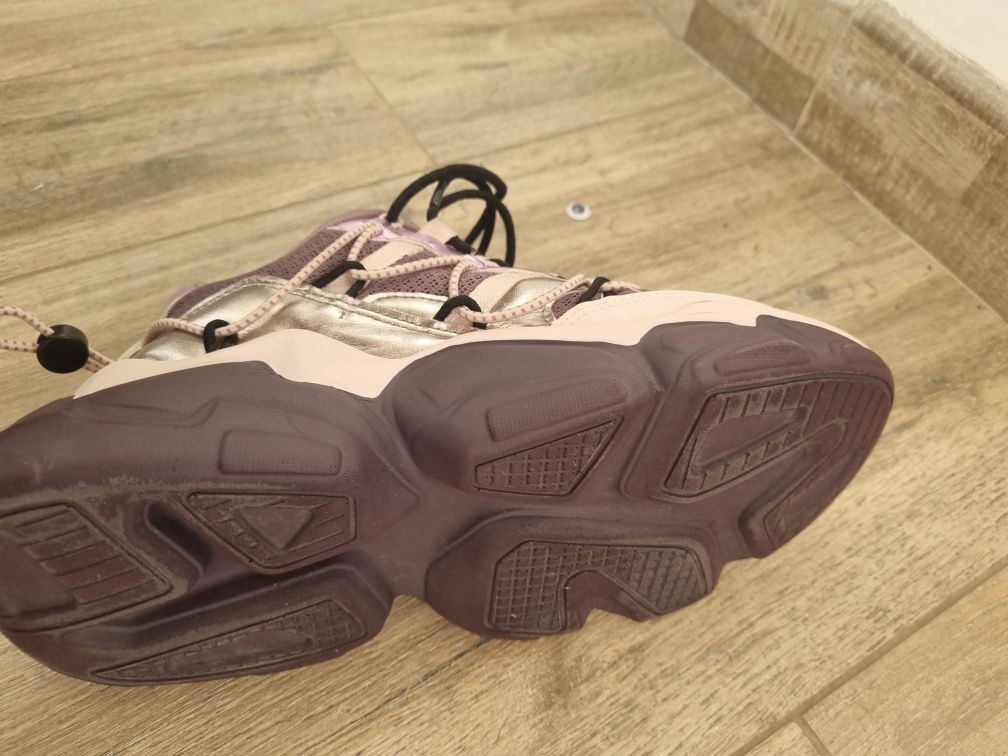 Adidasi Steve Madden