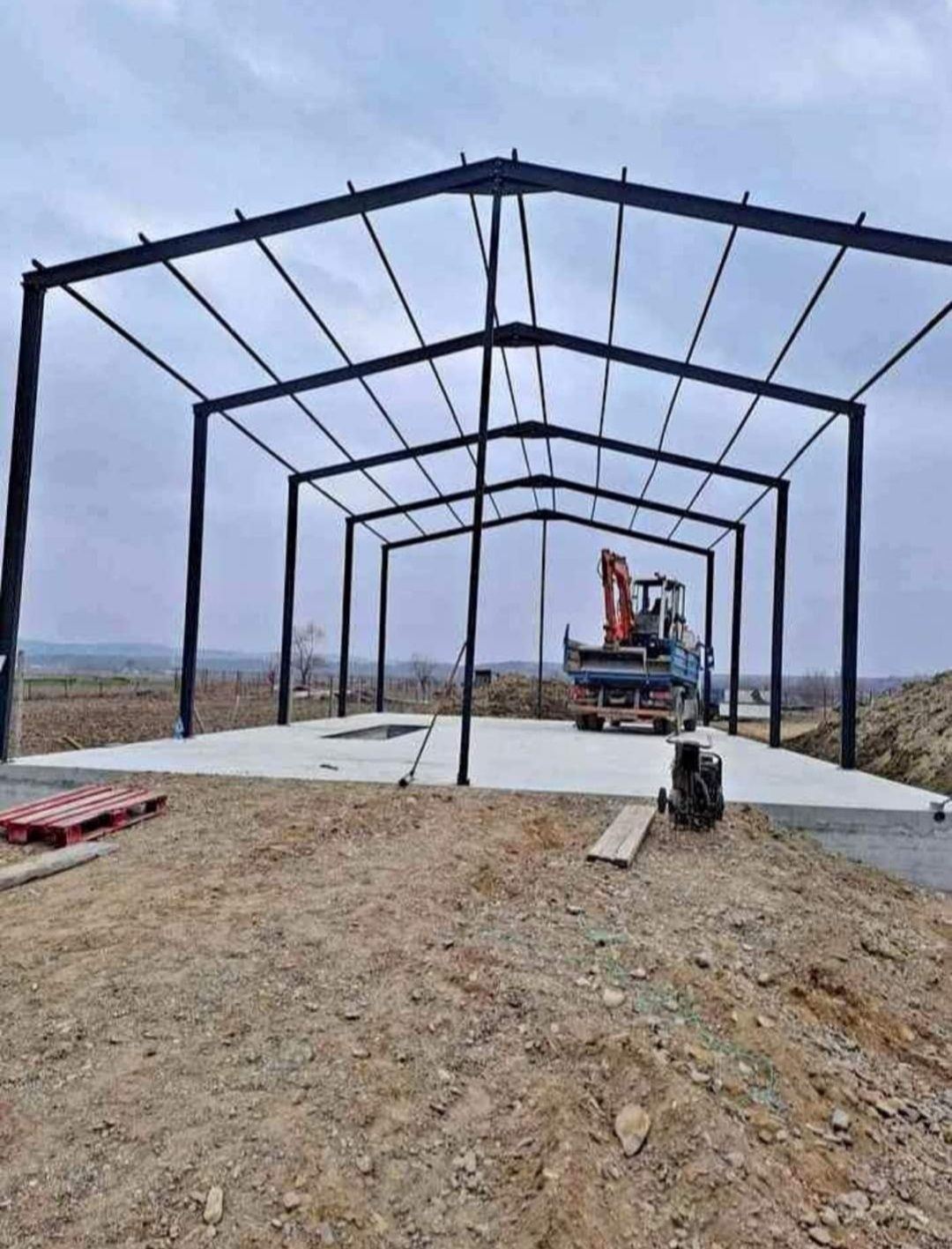 Am de vânzare o structura metalica 10x20x4 Preț 3000€
