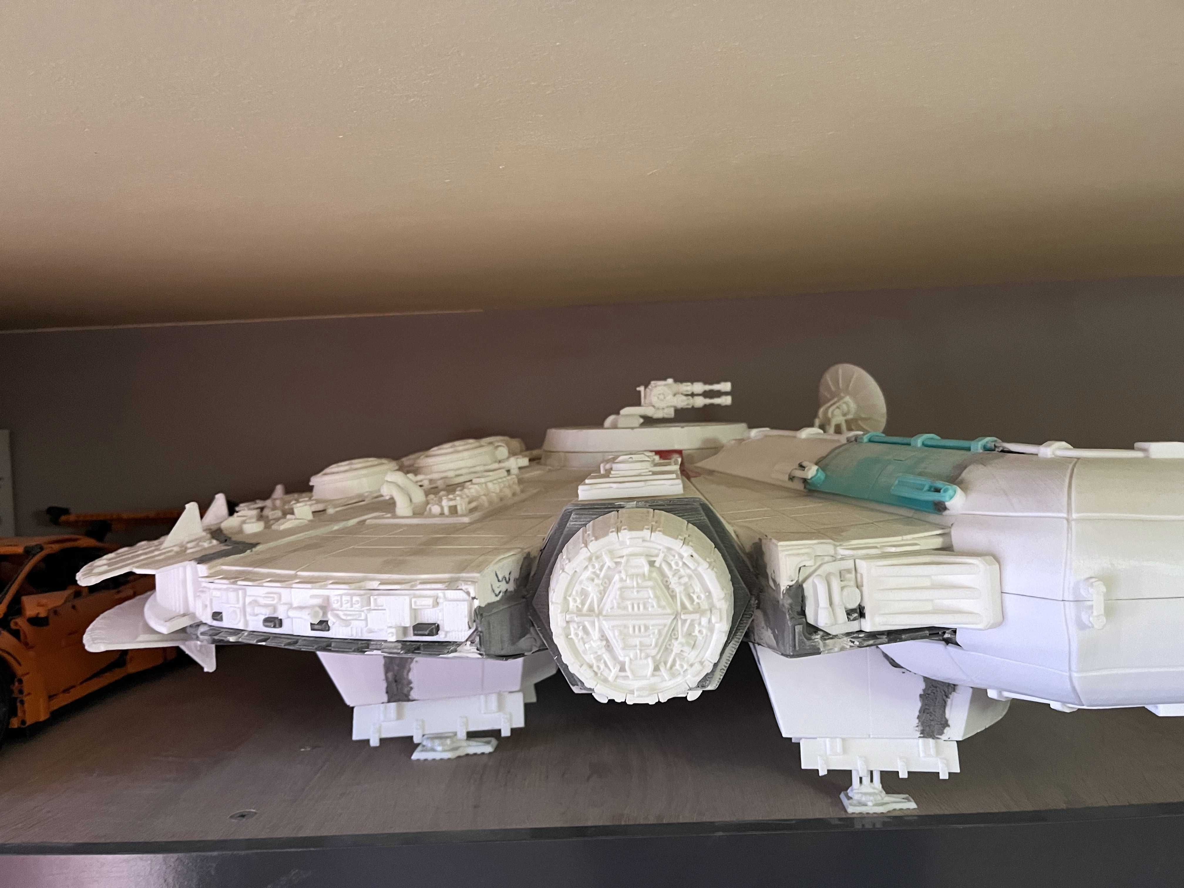 Star Wars Millennium Falcon / Хилядолетния Сокол