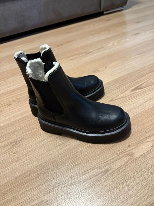 Черни зимни боти