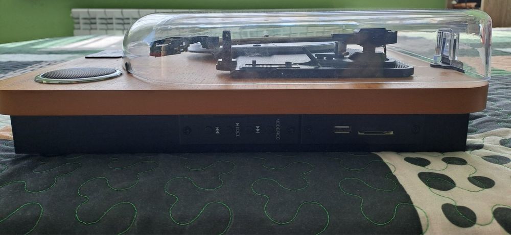 Грамофон. Модел: AKAI ATT-11BT като нов