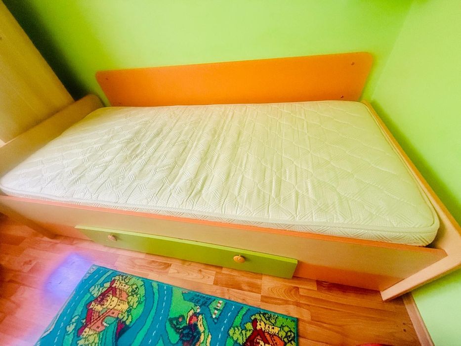 Vând mobilier cameră copil + accesorii !