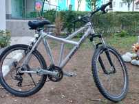 Vand Biciclete una e full aluminiu