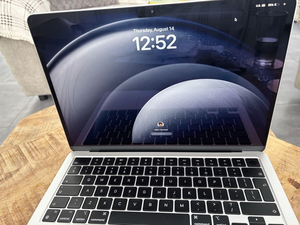 Macbook Air 13 M3 chip, 16GB RAM, 256GB SSD