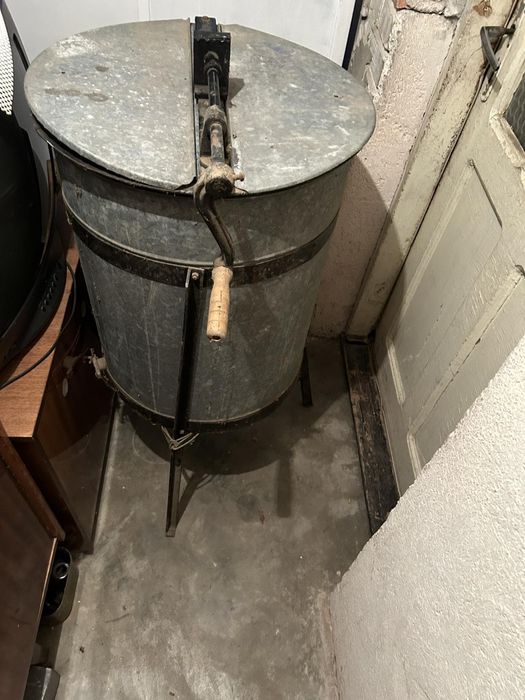 Центрофуга за мед и кошери