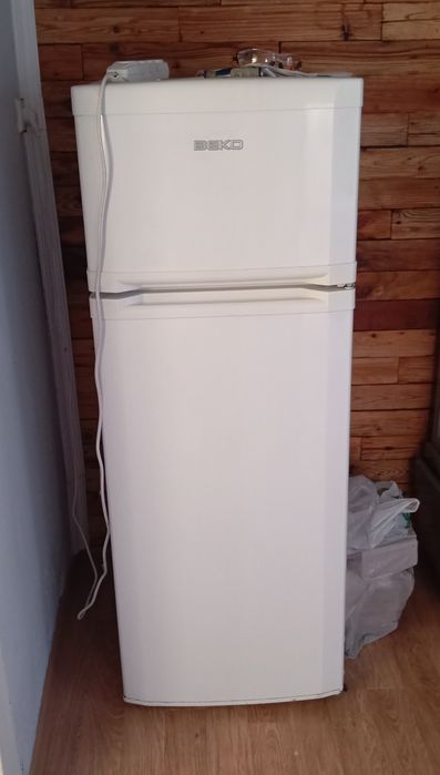 Стиральная машина и холодильник