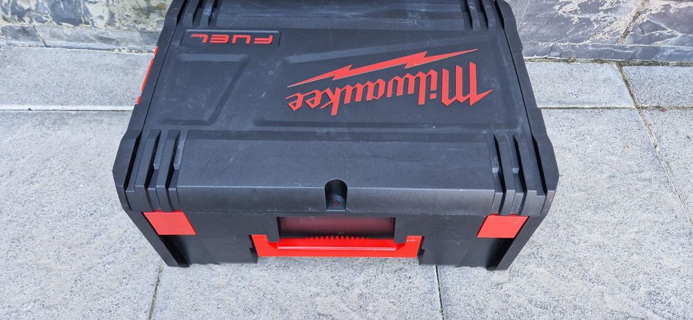 Milwaukee pistol de cuie pe acumulatori