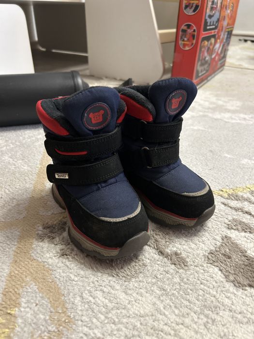 Отдам зимнюю обувь детскую 23 размер