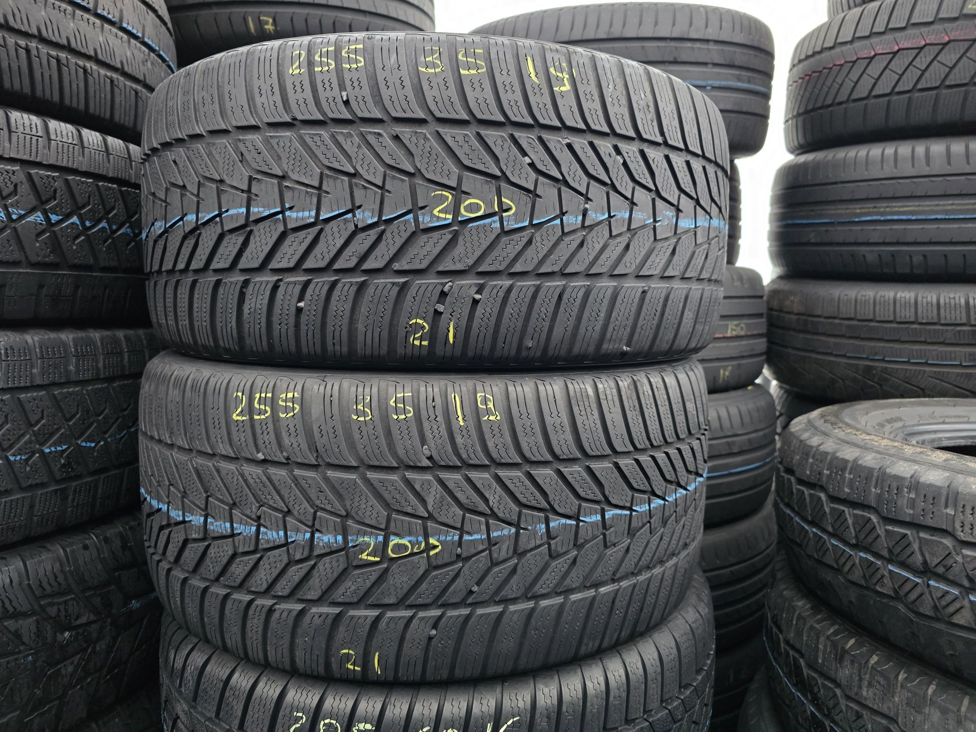 255.35.19 hankook m+s