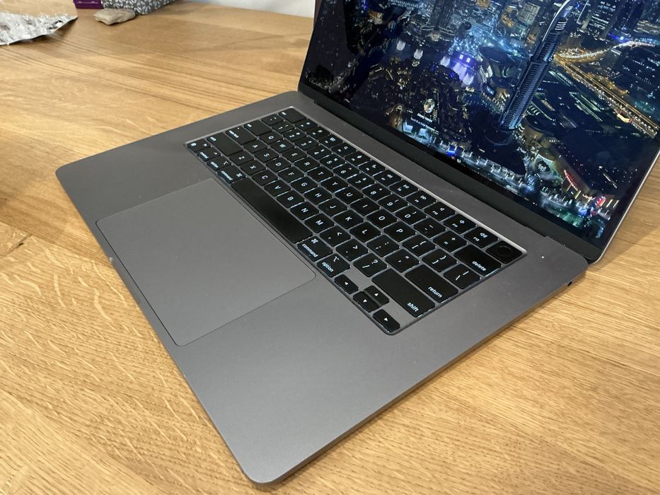 macbook air m2 2023 15.3