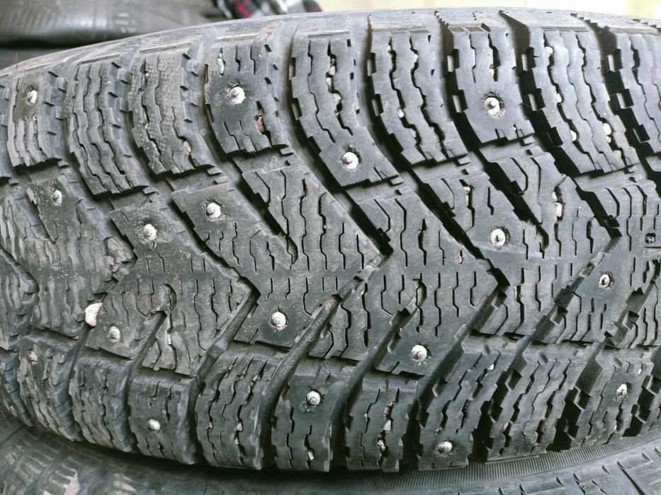 Срочно продам резину 215/70R16