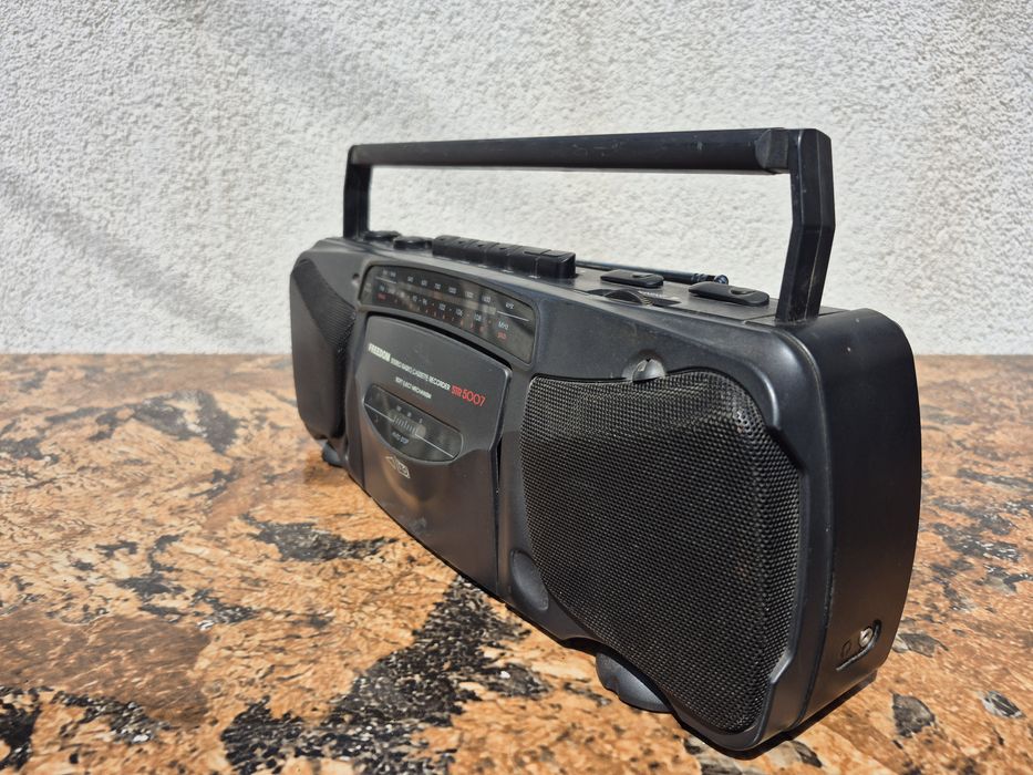 Radio Casetofon marca Fredom model STR 5007 made in Europe 

- nu a fo