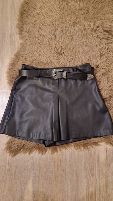Къси кожени панталонки