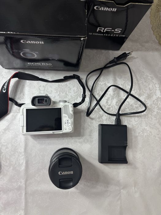 Срочно продам фотоаппарат Canon EOS R50 (Kit 18–150mm)