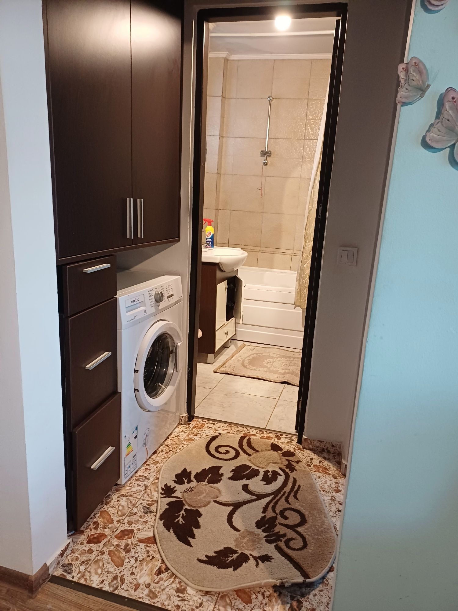 Ofer spre închiriere apartament cu doua camere în Botoșani zona Primăv