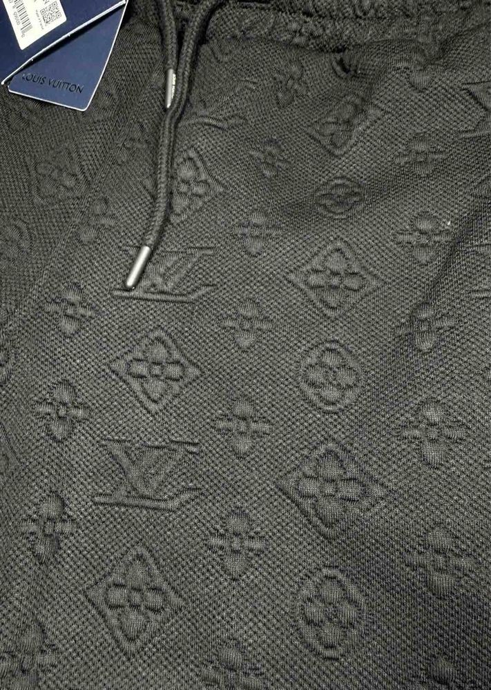 Louis Vuitton-Оригинални чисто нови мъжки къси панталонки М номер