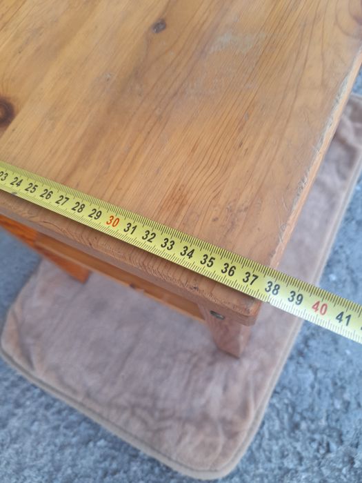 Дървена масичка с чекмедже