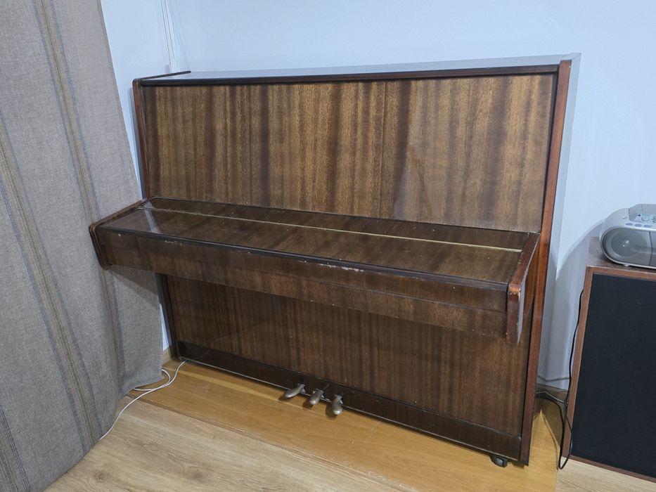 Акустично пиано Заря