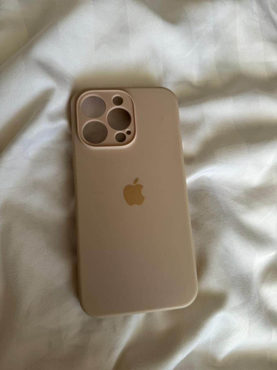 Б/У чехлы на iPhone 13 Pro