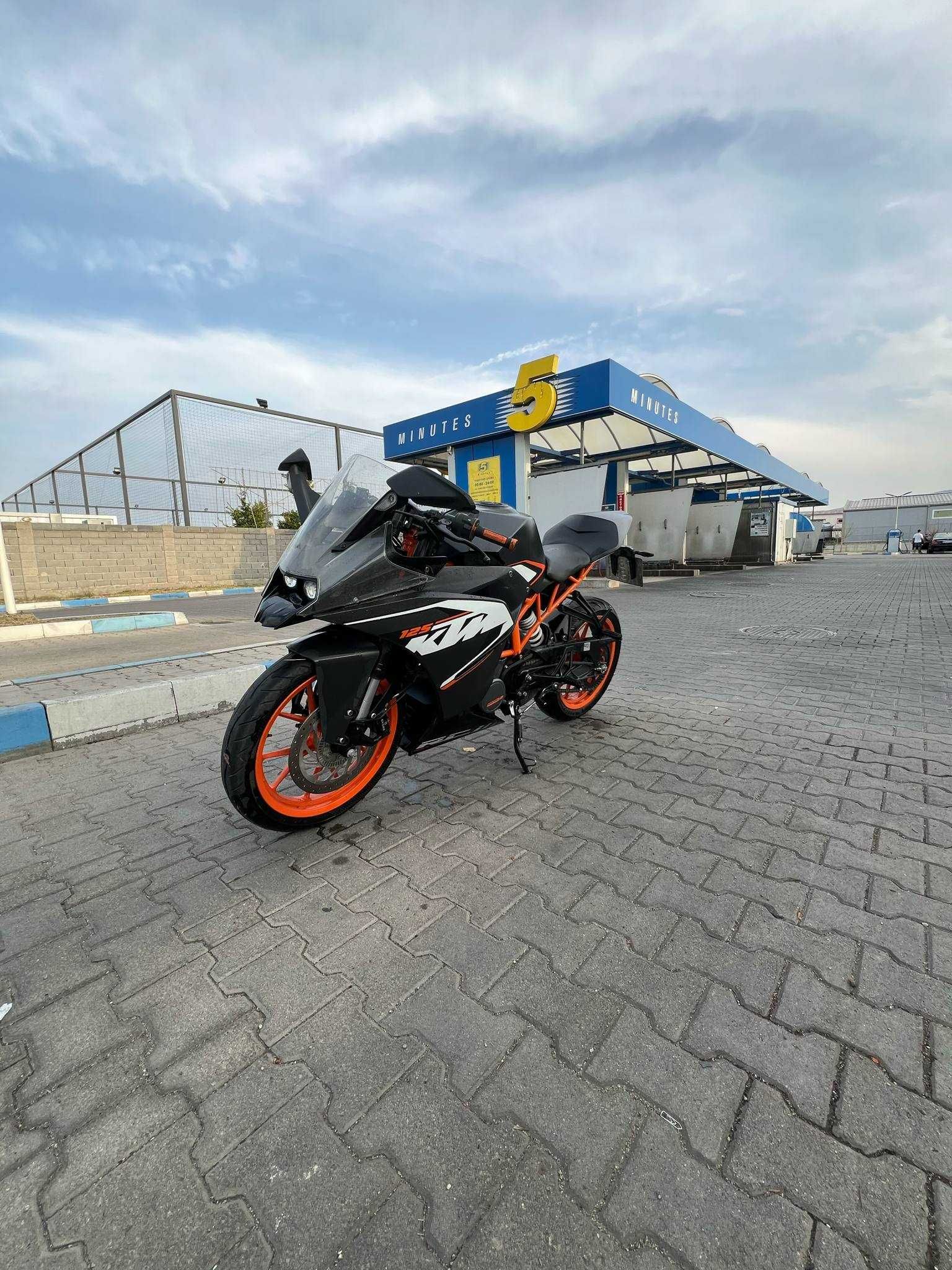 Продава се KTM RC 125 в Перфектно Състояние ABS