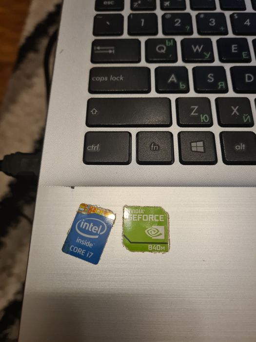 Asus F555L. i7/2GB Video