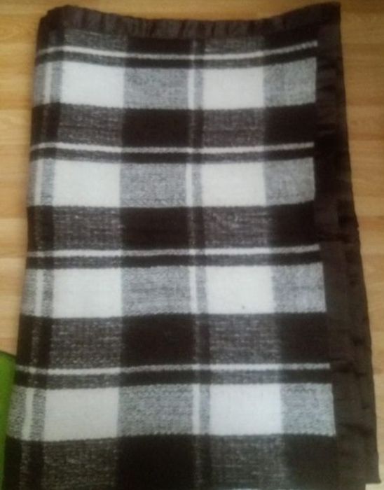 Patura militara maron cu carouri bej