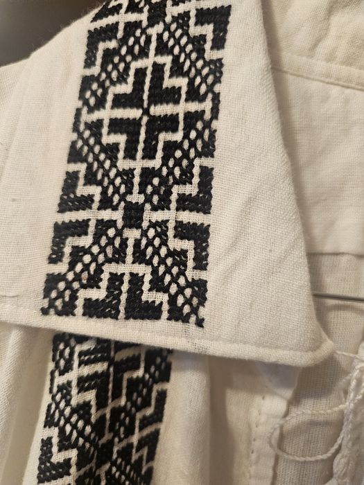 Ie tradițională bărbătească cusuta manual