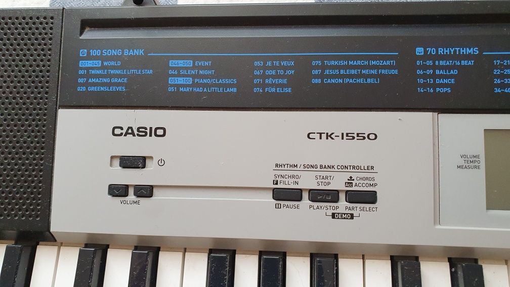 Синтезатор CASIO CTK-1550 в идеальном состоянии и полном комплекте.