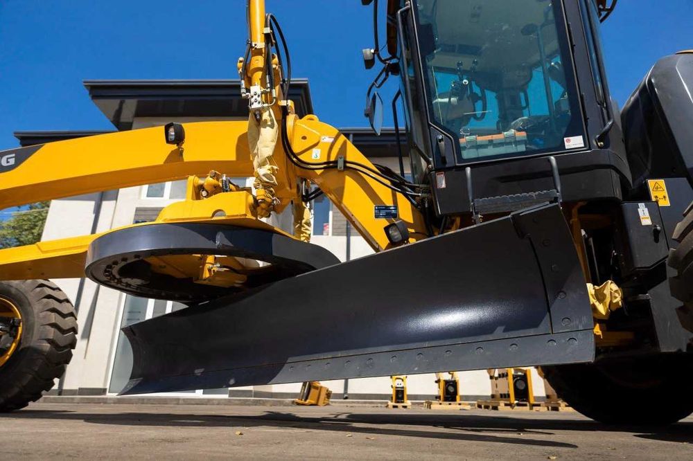 Автогрейдер CLG4180