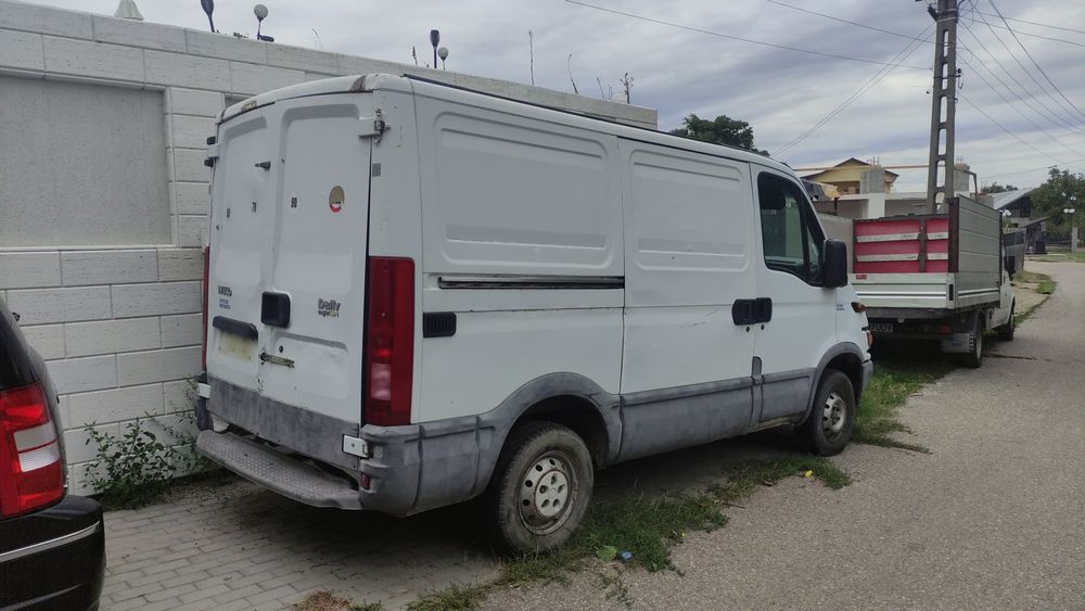 Vând Iveco Daily 2004 – 2.3 diesel (2286 cm³)