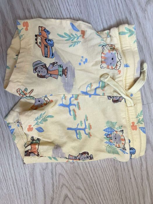 Лот чисто нови дрехи