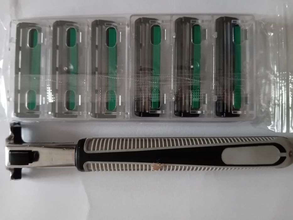 Aparate de ras cu 48 piese de rezerva