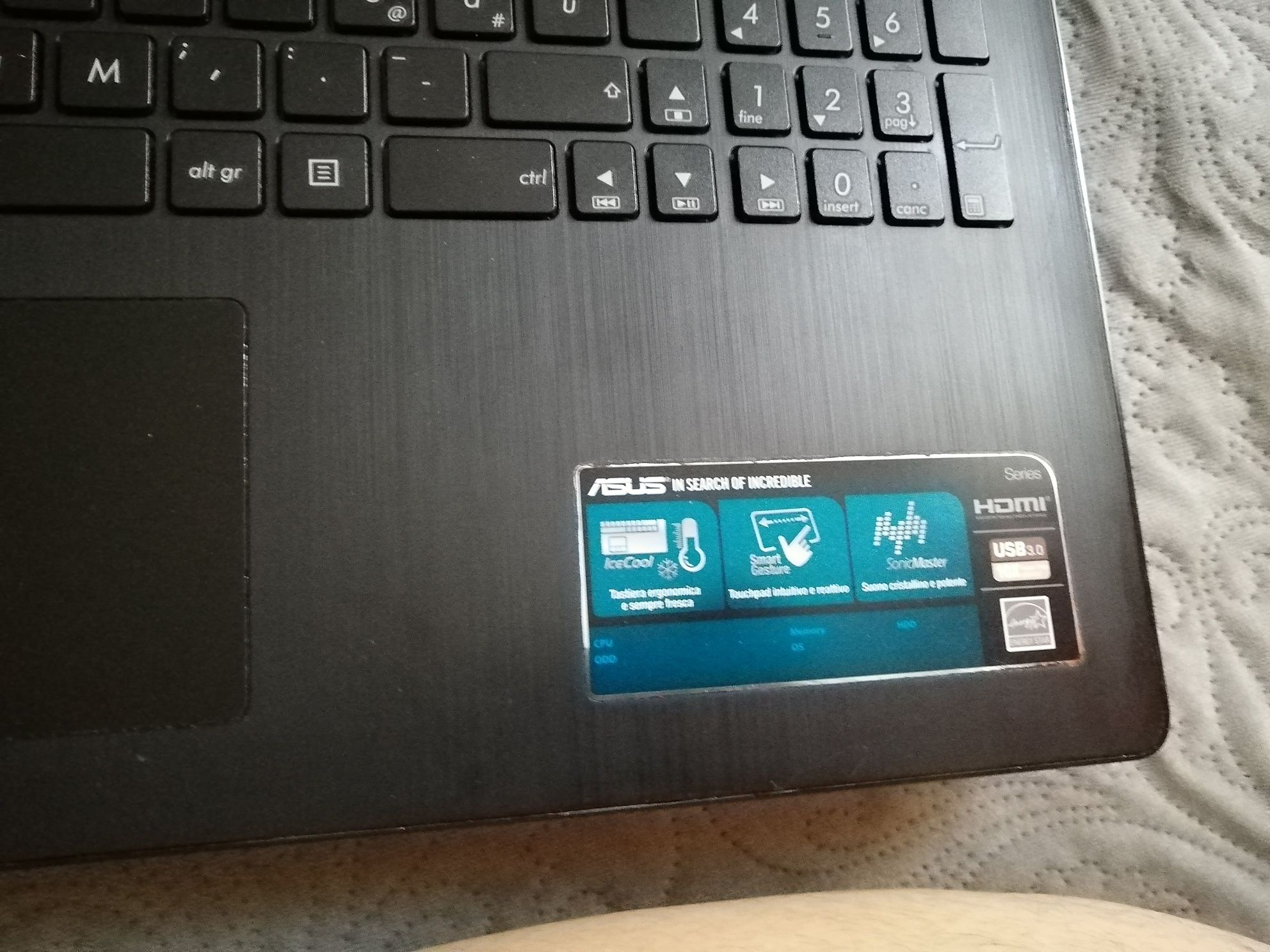 Laptop Asus notebook F553M