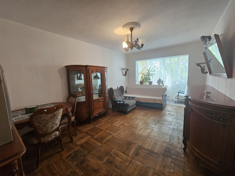 Vand apartament 2 camere, etajul 3,Vlaicu