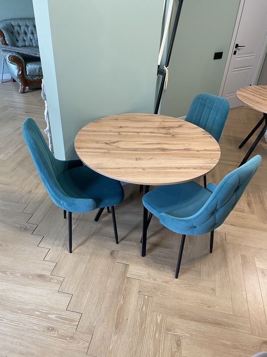 Стол со стульями