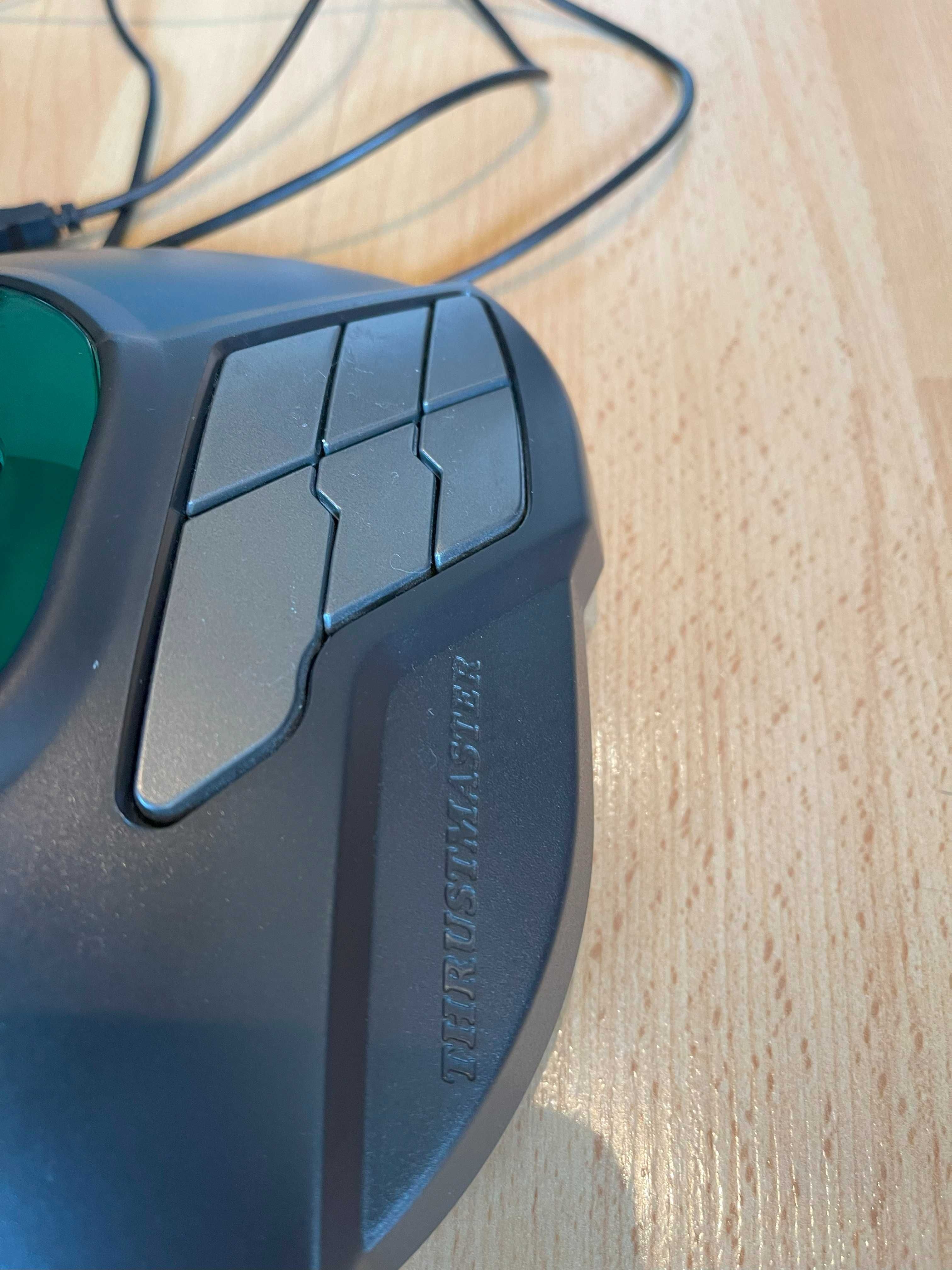 Комплект от Thrustmaster - joystick и gamepad