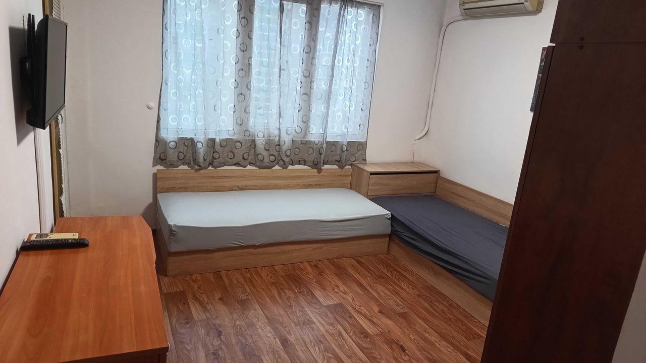 Дава се под наем Тристаен апартамент в Шумен, Център - 60 кв.м за 306 € - Снимка #5