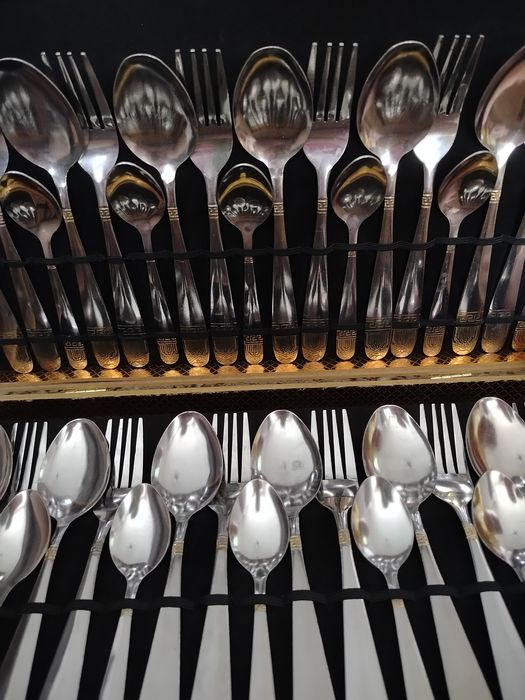 Новый набор столовых приборов