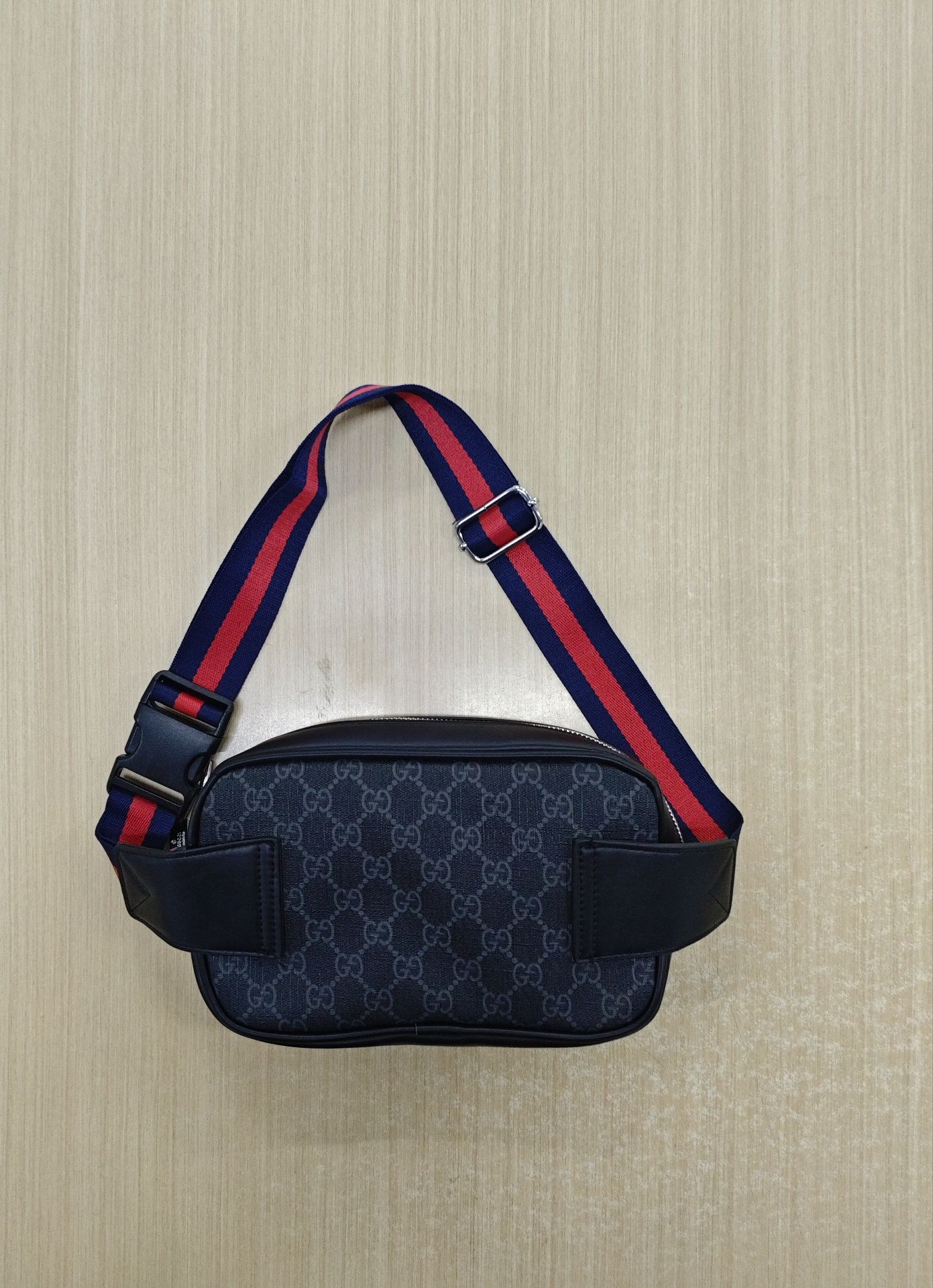 Чантичка Gucci бананка