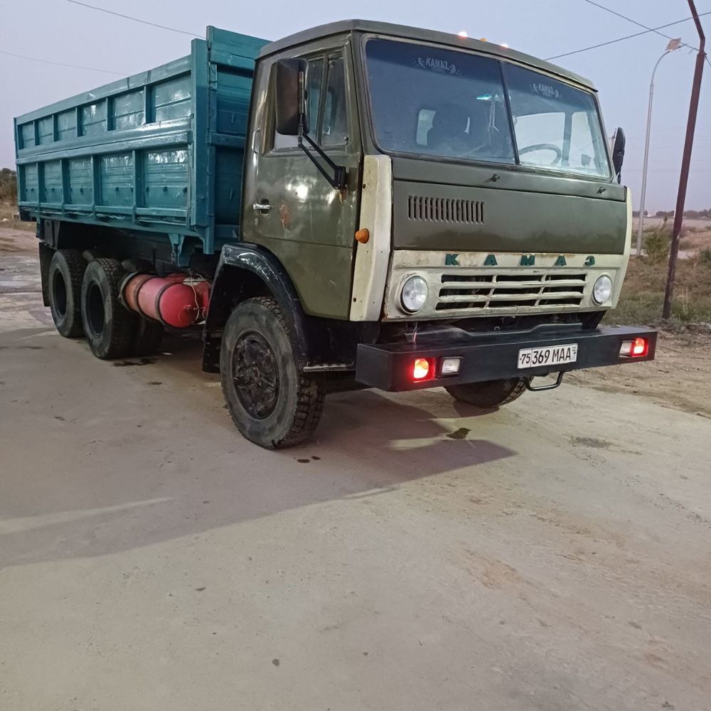 Kamaz srochni sotiladi