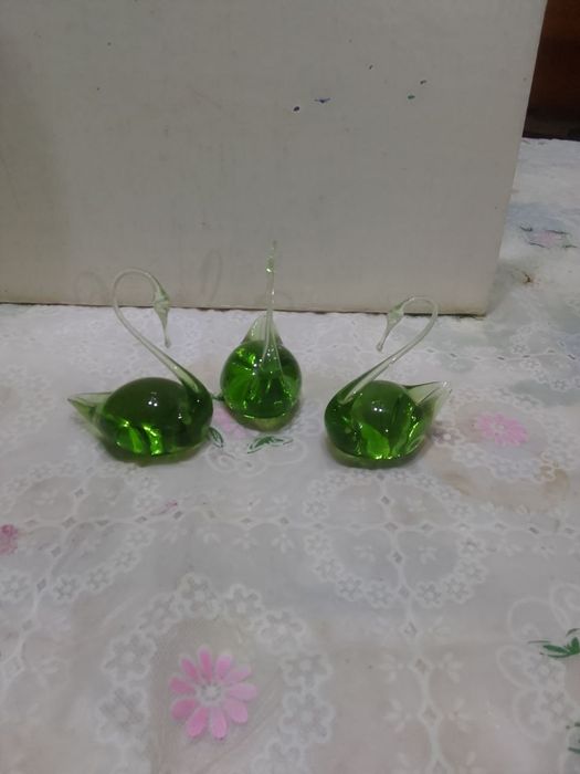 Продам лебедей из стекла.