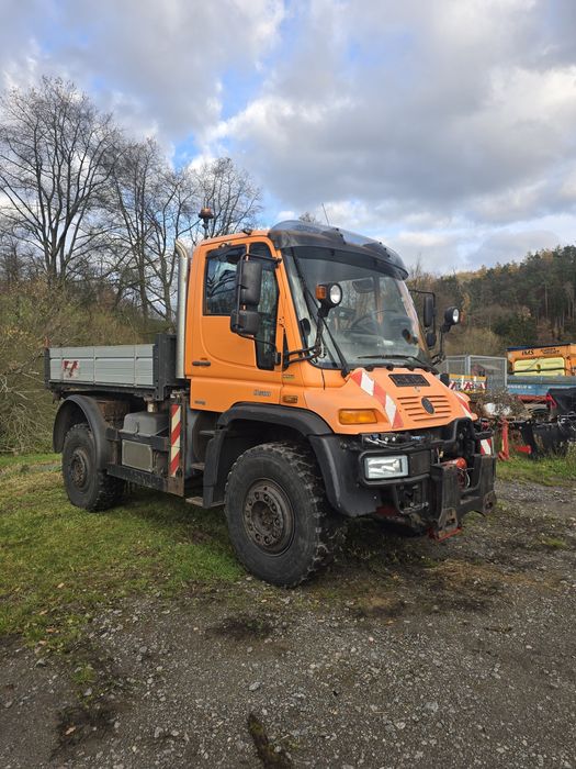 Unimog U500 echipat pentru deszăpezire