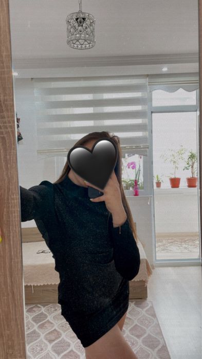 Продава се! Запазена къса блестаща рокля