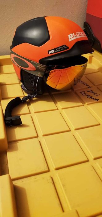 Oakley Casca schi Mod 5 si ochelari Oakley Flight Deck